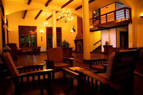Oak Field Resort Munnar Exteriör bild
