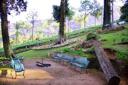 Oak Field Resort Munnar Exteriör bild