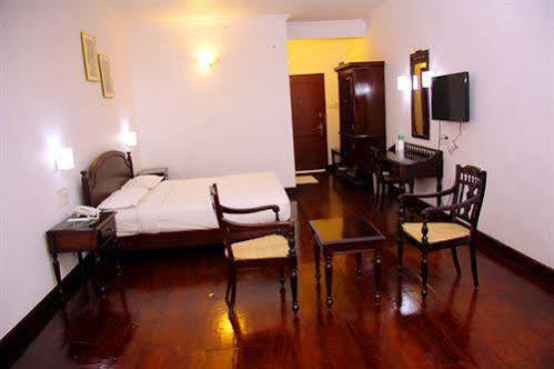 Oak Field Resort Munnar Exteriör bild