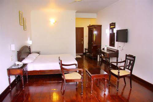 Oak Field Resort Munnar Exteriör bild