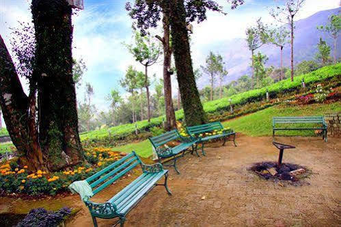 Oak Field Resort Munnar Exteriör bild